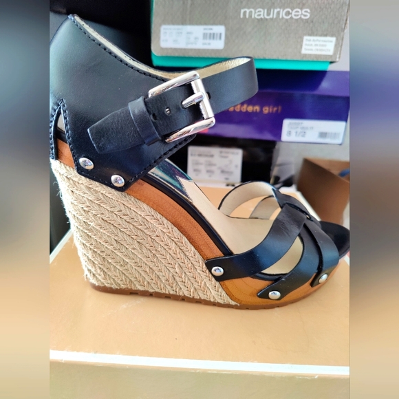 Michael Kors Jet Set Sandals - Picture 1 of 4